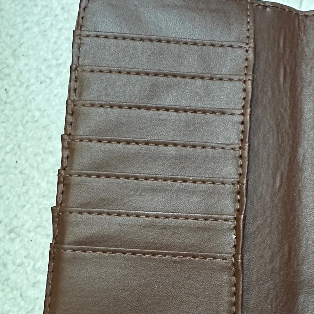b.o.c Born Concept Millstone Deluxe wallet brown, floral-embossed faux leather